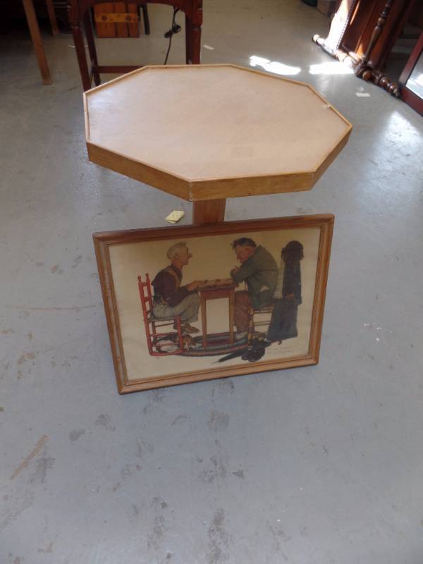 lot 513 image: Table and Art