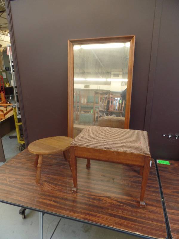 lot 514 image: 2 Footstools & a Mirror