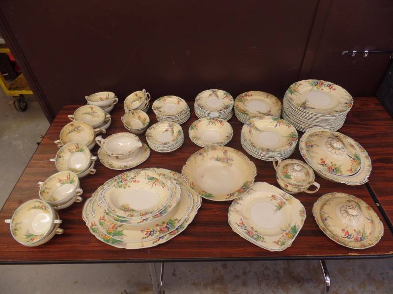 lot 542 image: Fine English China
