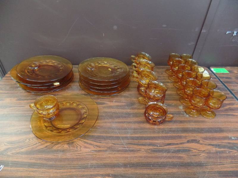 lot 544 image: Amber Glass Snack Set