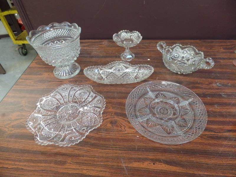 lot 553 image: Crystal and Glass Servingware