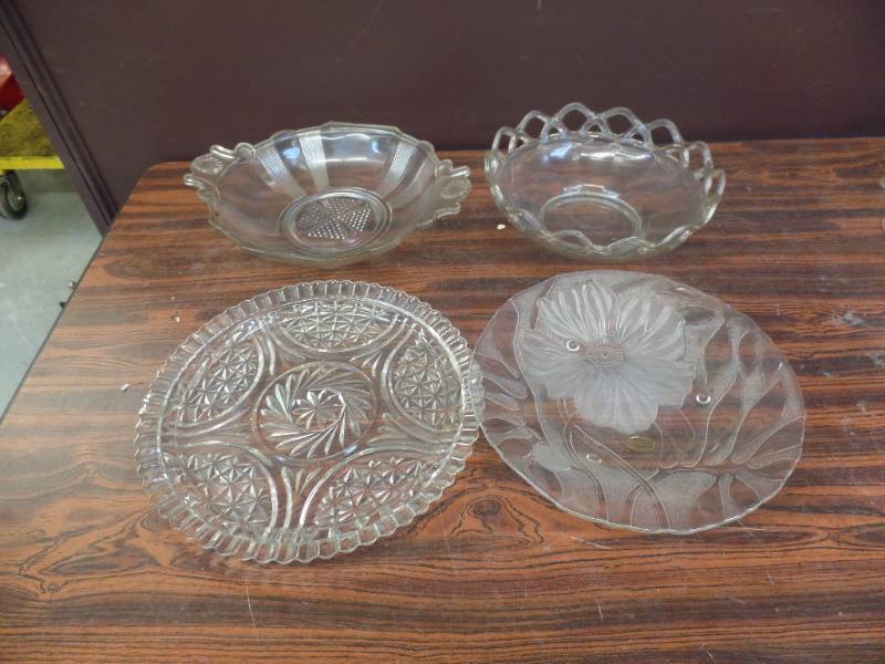 lot 555 image: Bowls and Platters