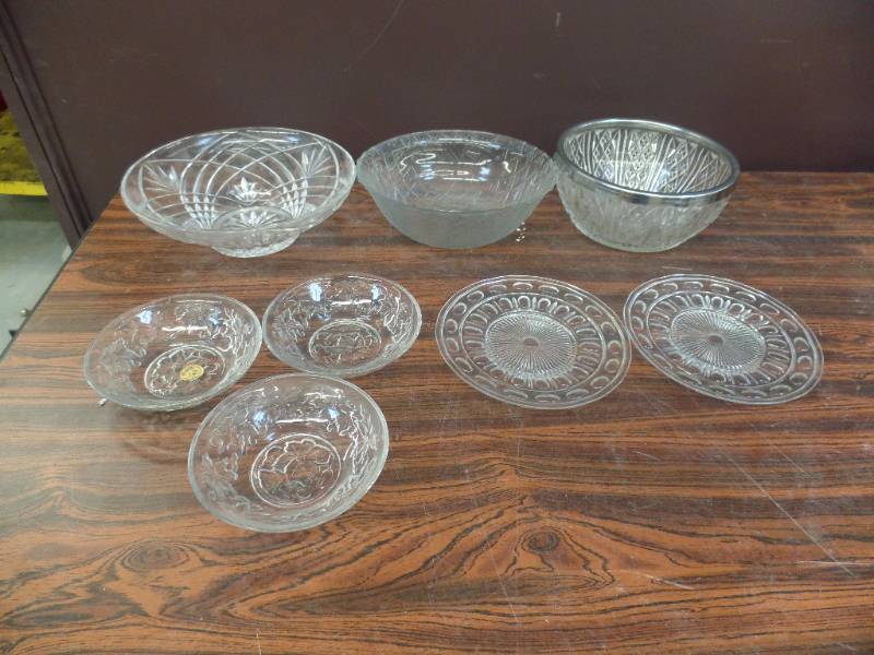 lot 556 image: Cut Glassware