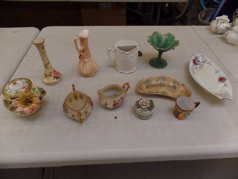 lot 578 image: Misc. Vintage Porcelain
