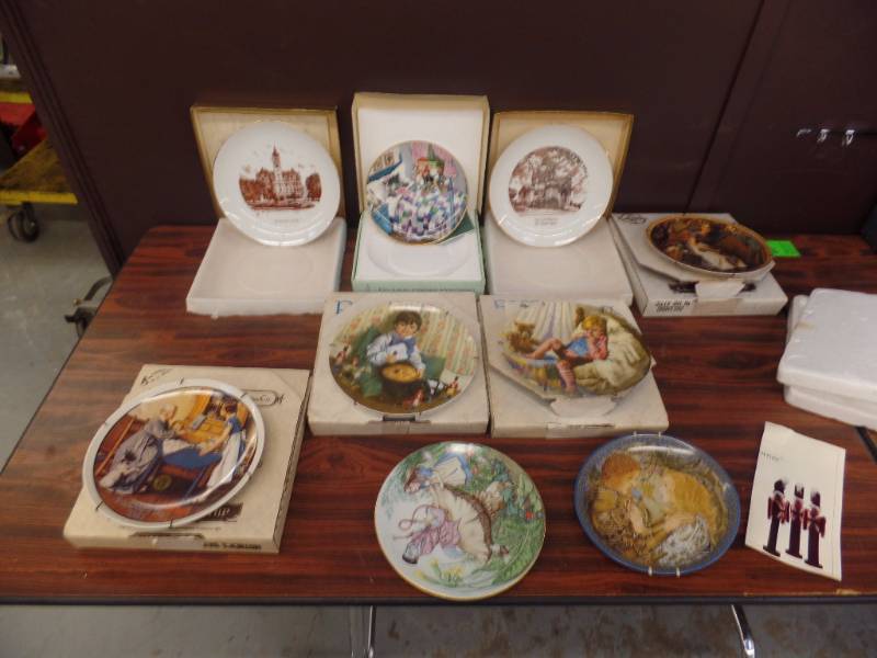 lot 580 image: Commemorative Plates