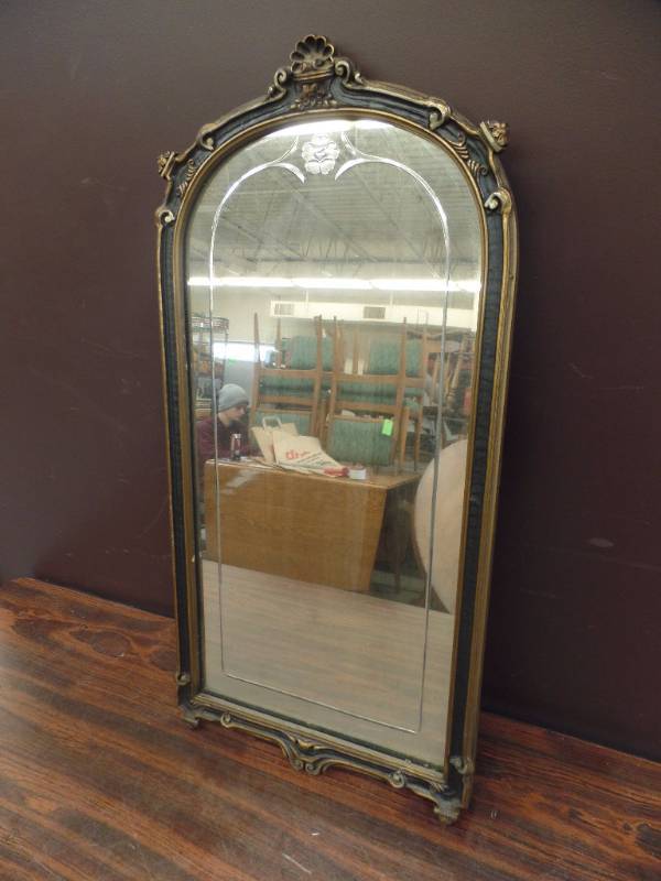 lot 628 image: Antique Mirror