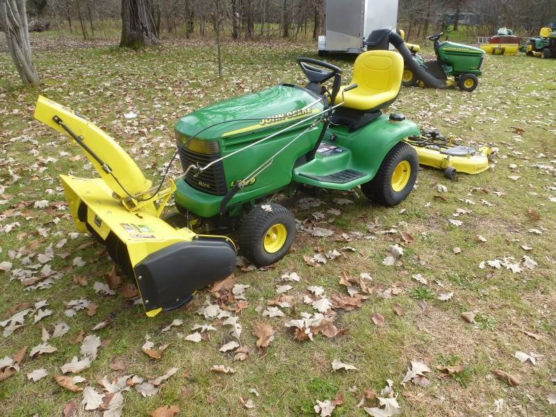 John Deere X 279 Lawn Tractor