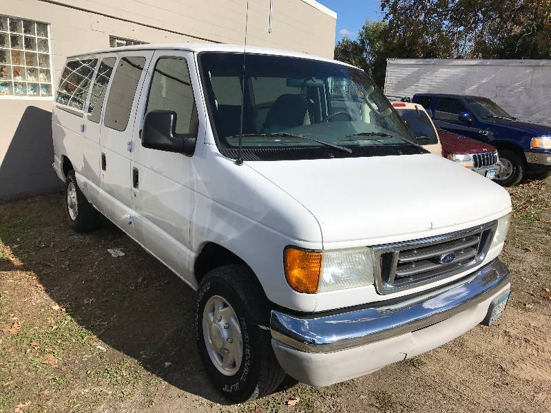 2003 Ford E-350 10 Passenger Van
