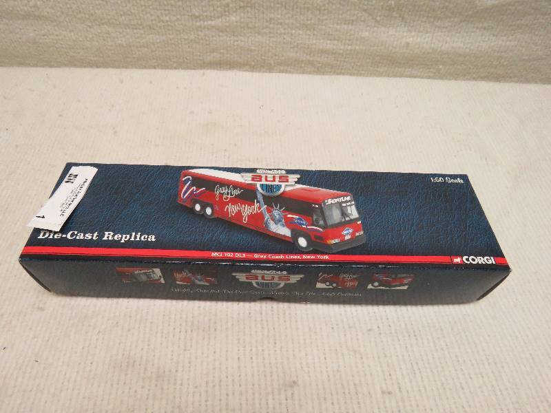 lot 1 image: Corgi GrayLine Bus