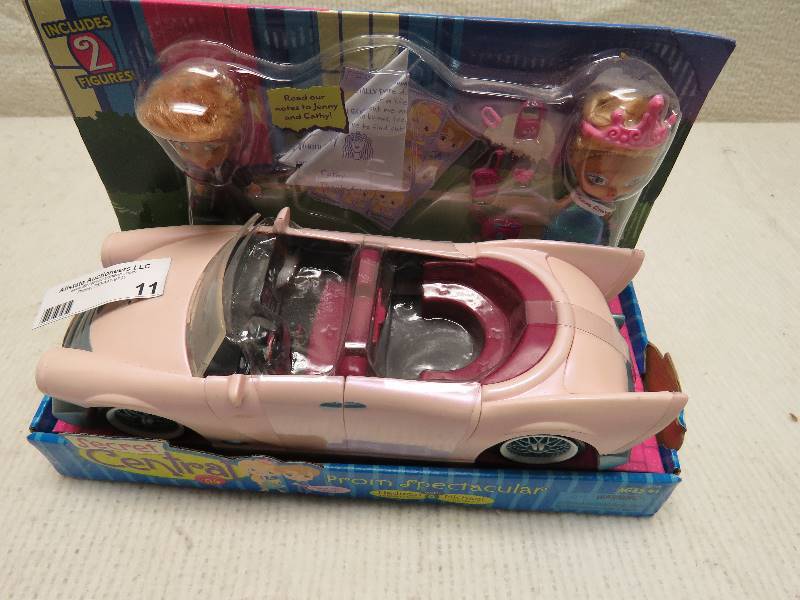 lot 11 image: Secret Central toy