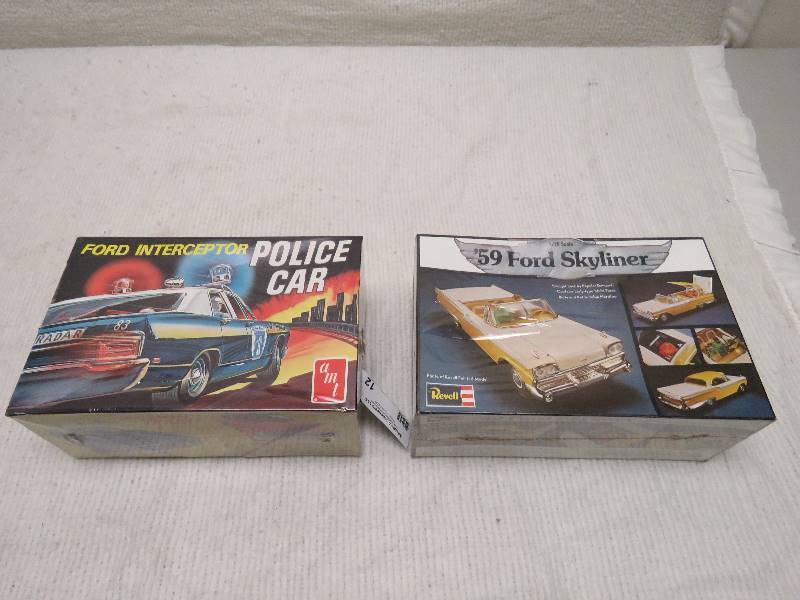 lot 12 image: Ford Model kits