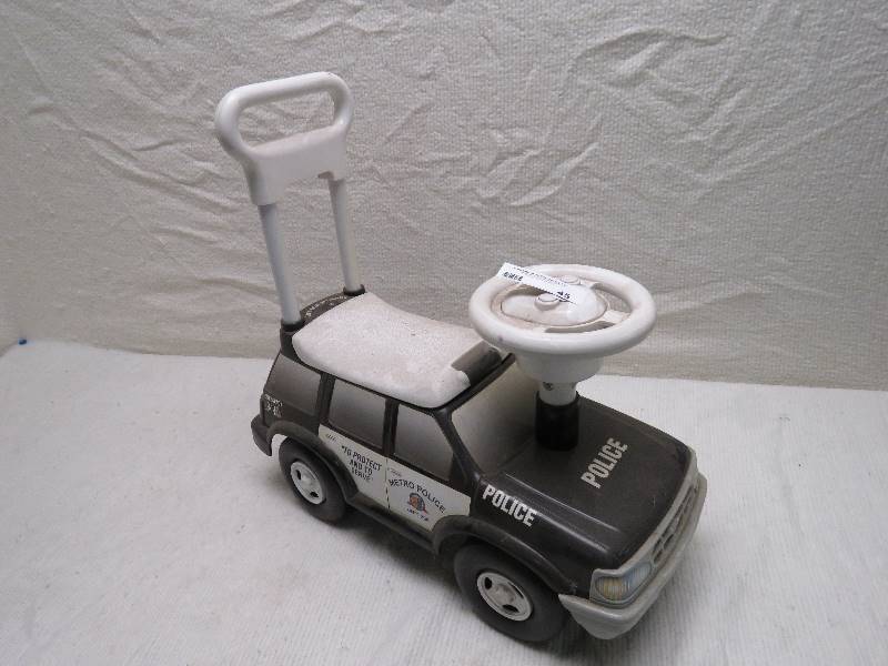 lot 45 image: Vintage Ride-On Police Car