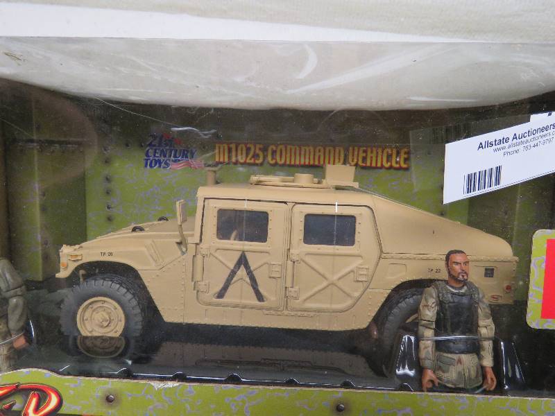 lot 52 image: M1025 Command Vehicle