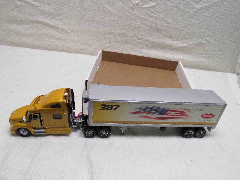 lot 58 image: Franklin Mint Peterbilt and Trailer