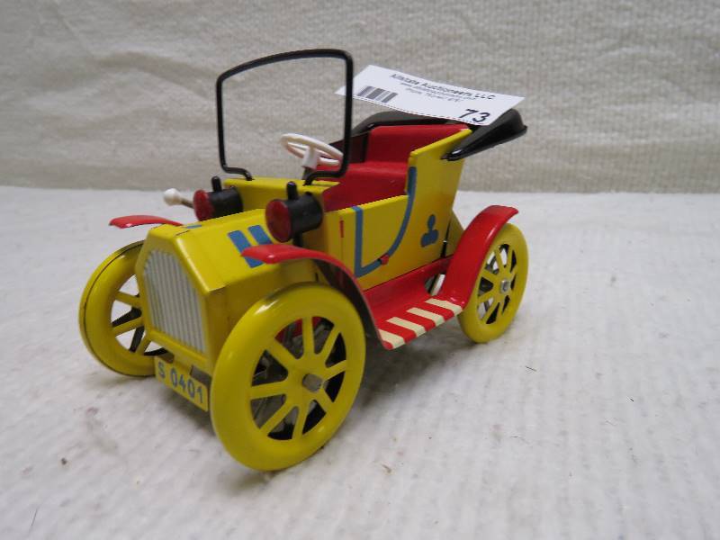 lot 73 image: Vintage Metal car