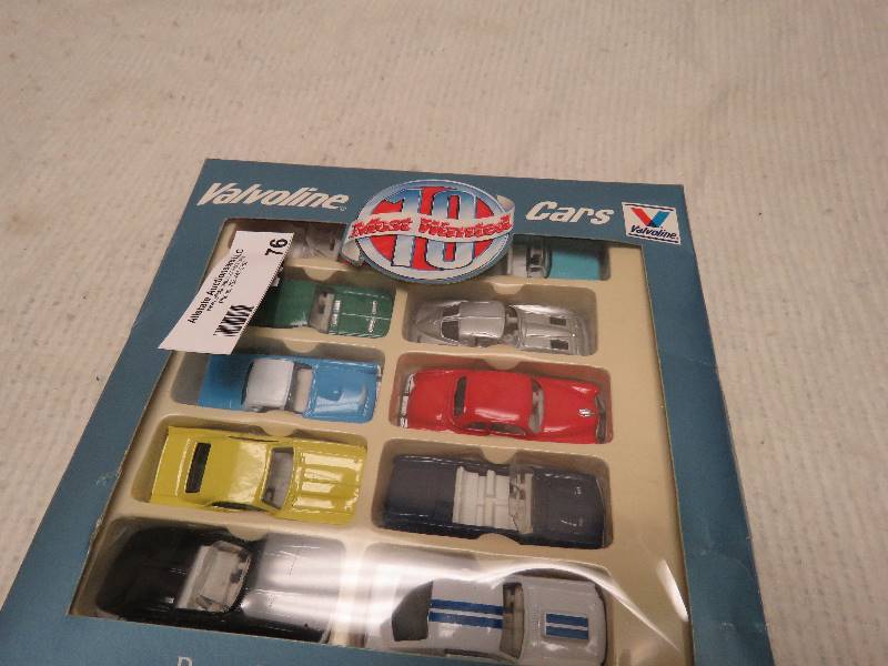 lot 76 image: Collectible Valvoline Set