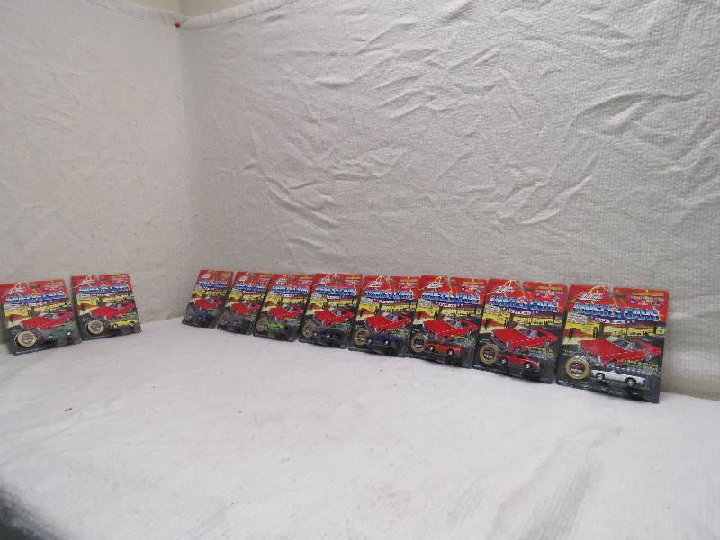 lot 85 image: Collectible Johnny Lightning Cars