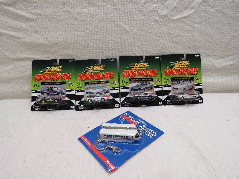 lot 90 image: Collectible Johnny Lightning Cars