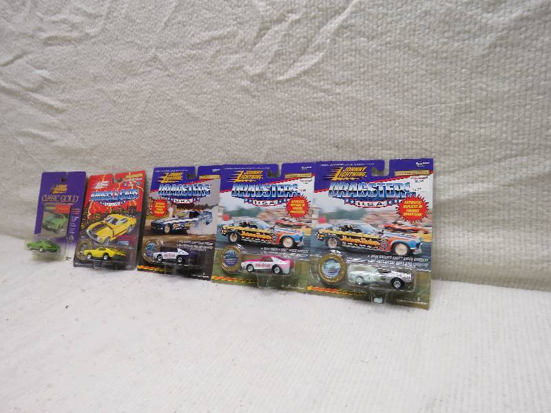 lot 95 image: Collectible Johnny Lightning Cars