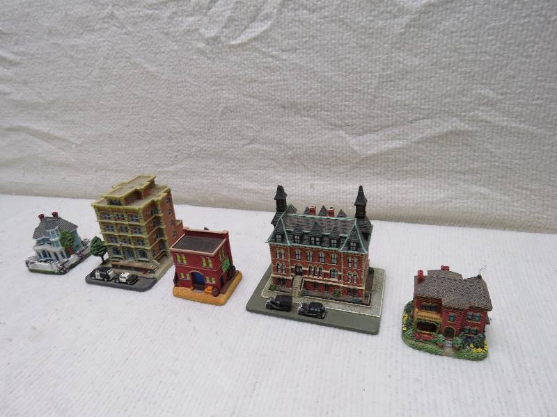 lot 98 image: Vintage City Buildings