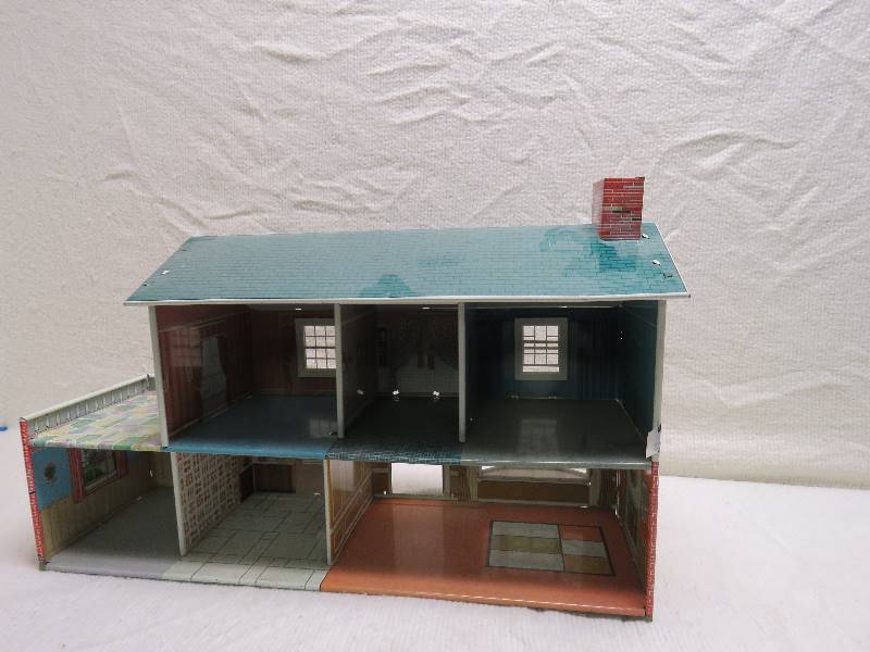 lot 99 image: Vintage Metal Doll House