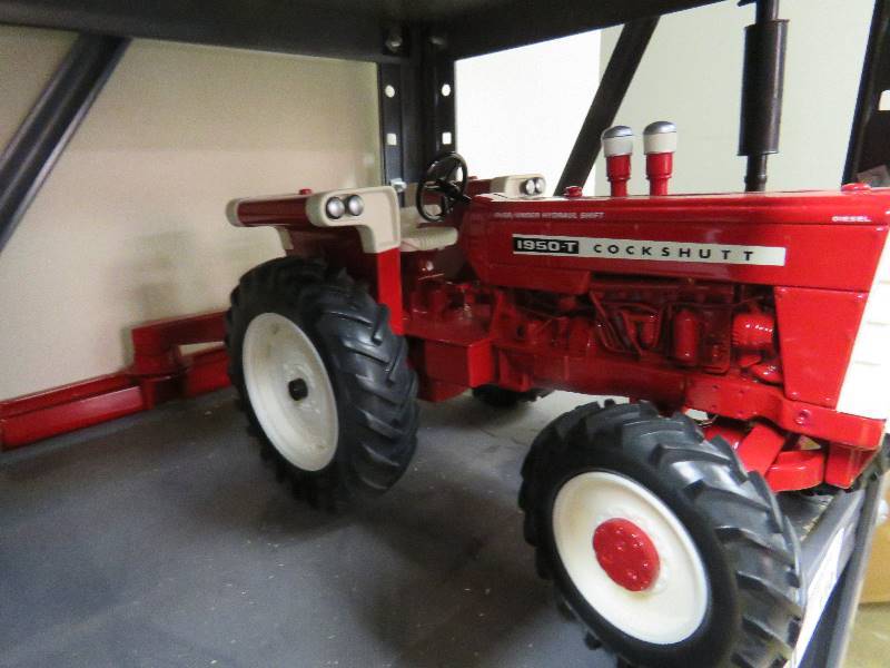 lot 110 image: Collectible Cockshutt Tractor