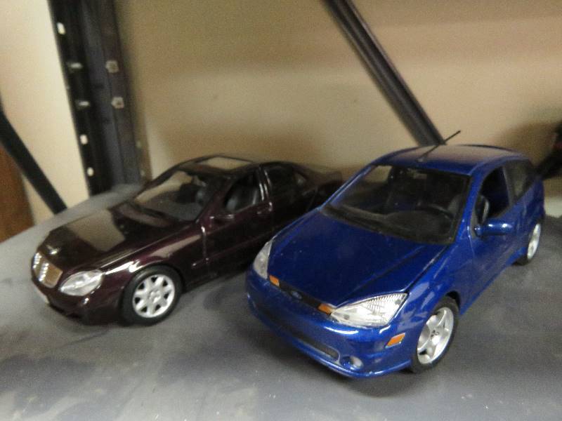 lot 113 image: Maisto Collectible cars