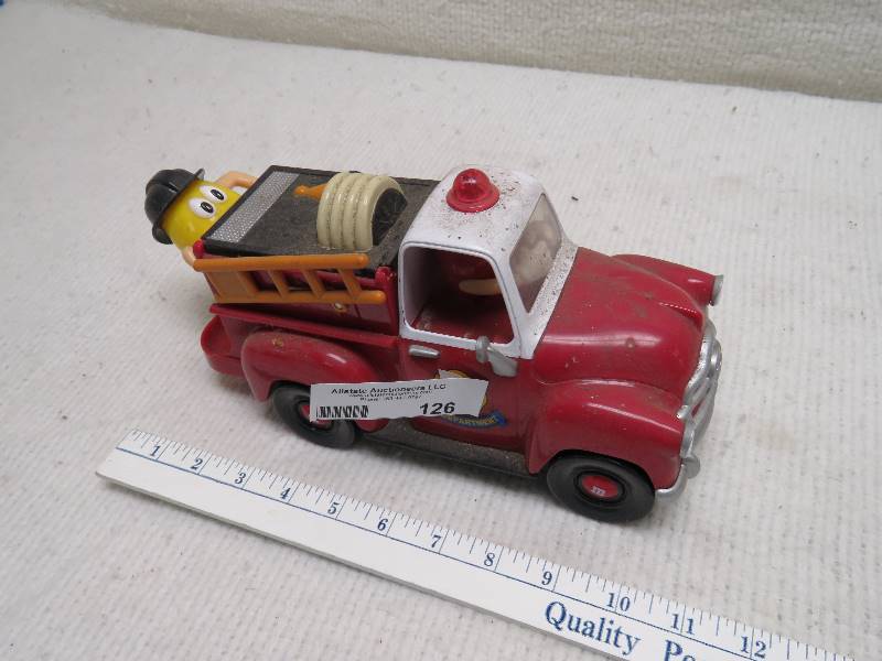 lot 126 image: Vintage M&Ms Firetruck