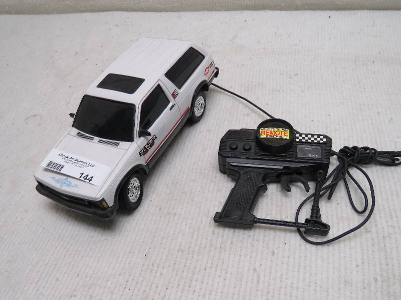 lot 144 image: Remote Control Blazer