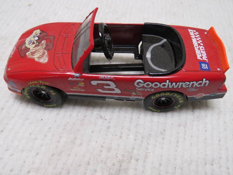 lot 152 image: Collectible Dale Earnhardt.