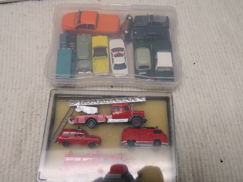 lot 159 image: Collectible cars and trucks