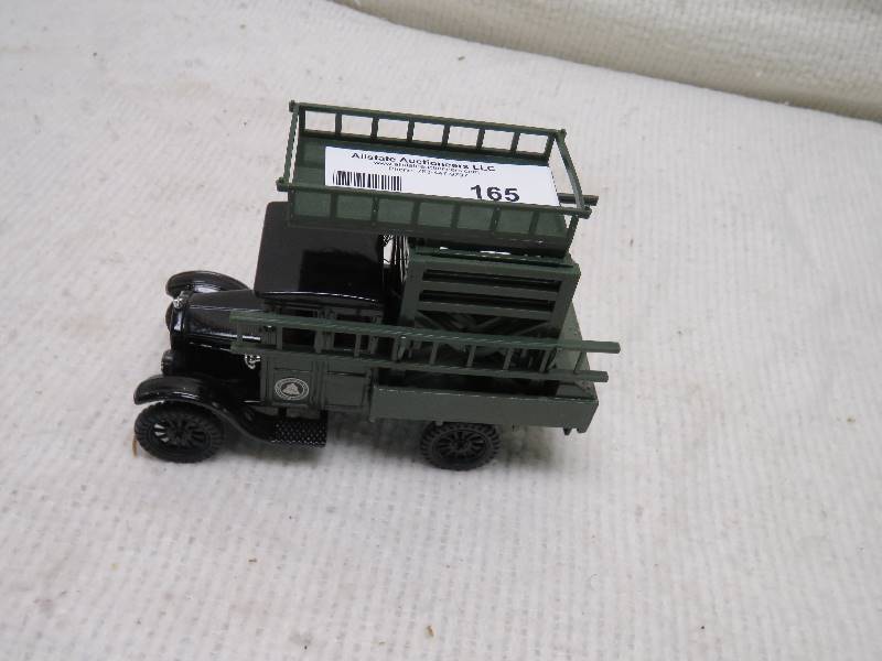 lot 165 image: Vintage Yorkshire Collectible