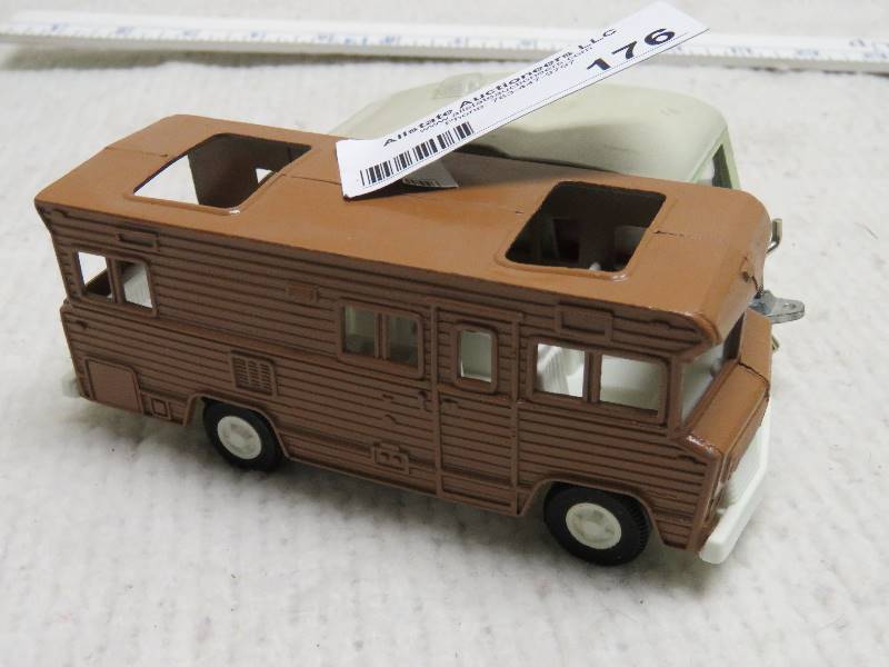 lot 176 image: Vintage Campers