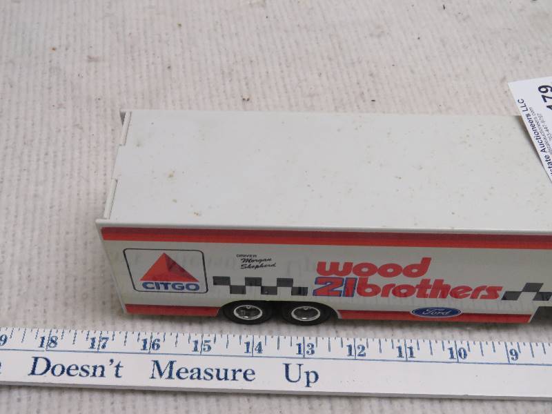 lot 179 image: Collectible Citgo Truck and Trailer