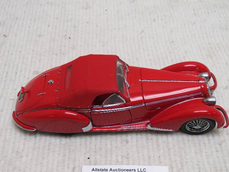 lot 204 image: Franklin Mint Collectible Car