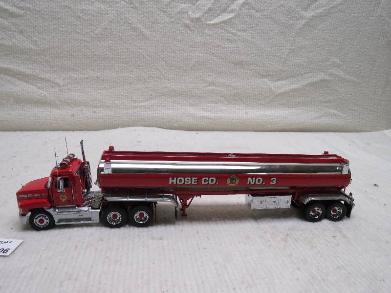 lot 206 image: Franklin Mint Collectible Truck