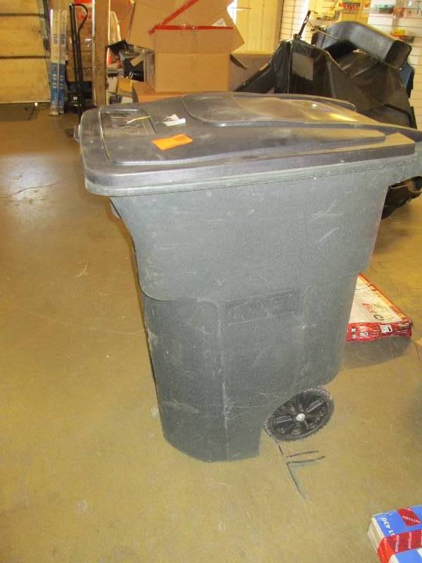 lot 20 image: used 96 gallon garbage can on wheel...
