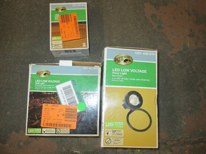 lot 30 image: 3 low wattage led outdoor lights 1 ...
