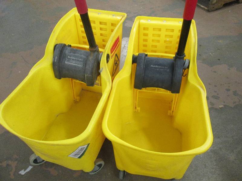 lot 44 image: 2 rubbermaid mop buckets both squee...