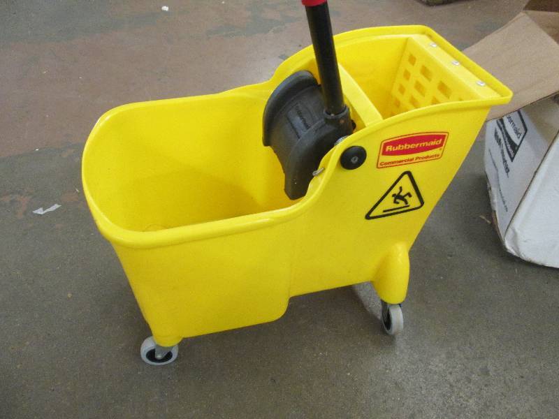 lot 45 image: 1 rubbermaid mop bucket all there a...