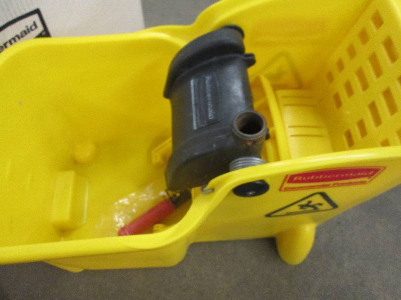 lot 46 image: 1 rubbermaid mop bucket all there n...