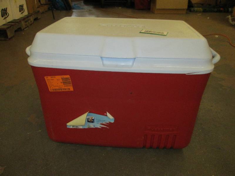 lot 53 image: rubbermaid 48qt red cooler ...