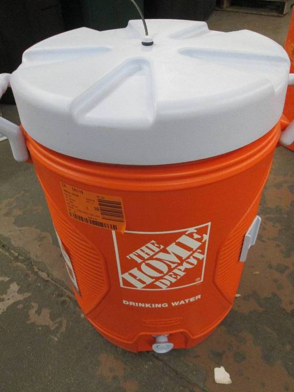 lot 58 image: rubbermaid 5 gal. water jug with cu...
