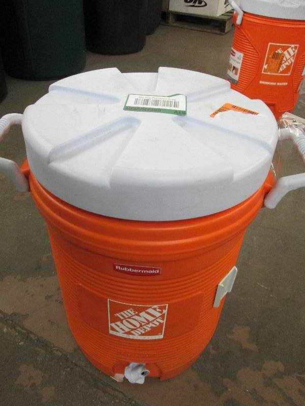 lot 61 image: rubbermaid 5 gal. water jug...
