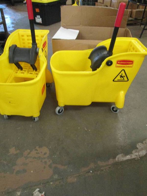 lot 71 image: 2 rubbermaid mop buckets both squee...