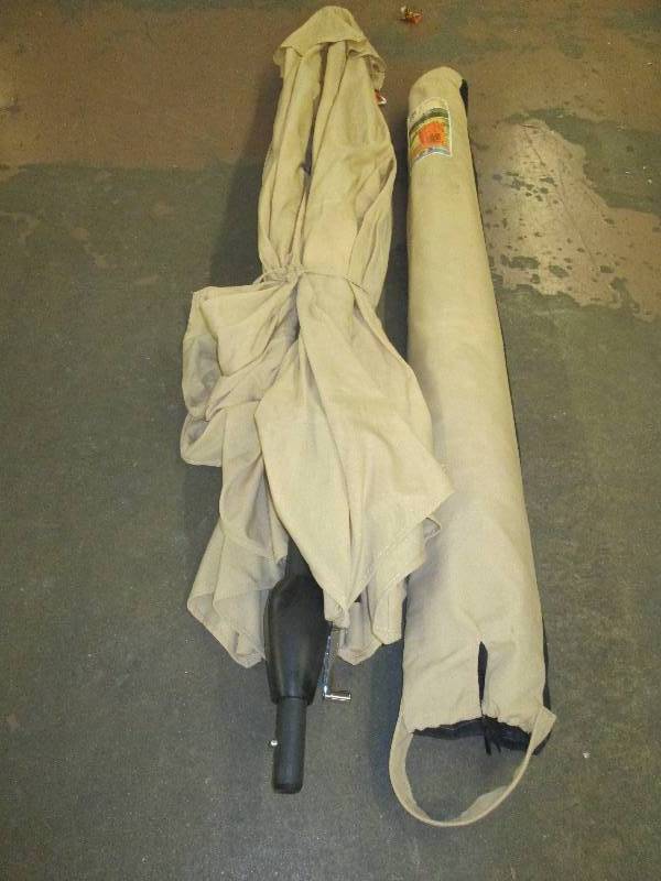 lot 91 image: 2 umbrealls both need work ...