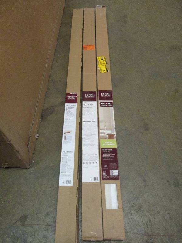 lot 245 image: Home decorators 60 x 48 window bl...