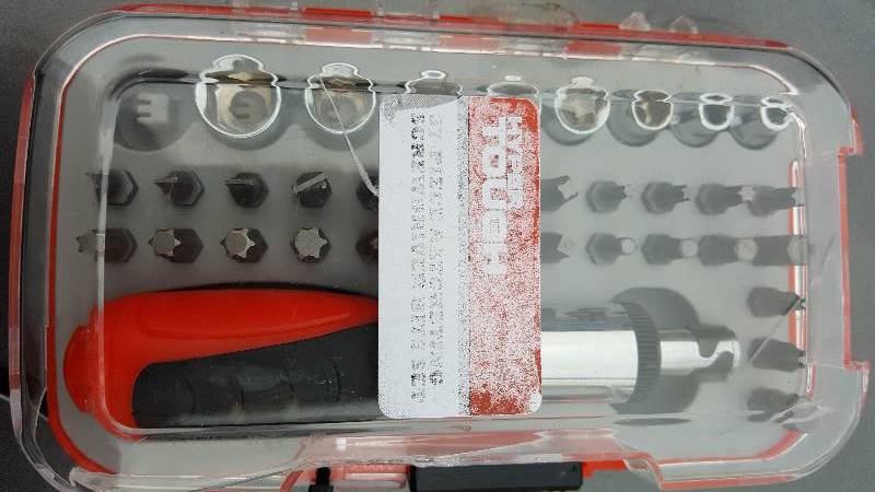 37 piece ratcheting screw driver bits set