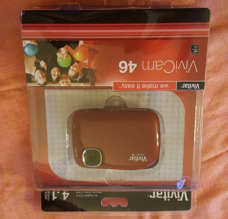 Red Vivitar Vivicam 46 camera