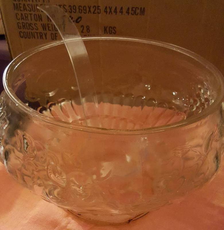 Beautiful punch bowl - spoon not included